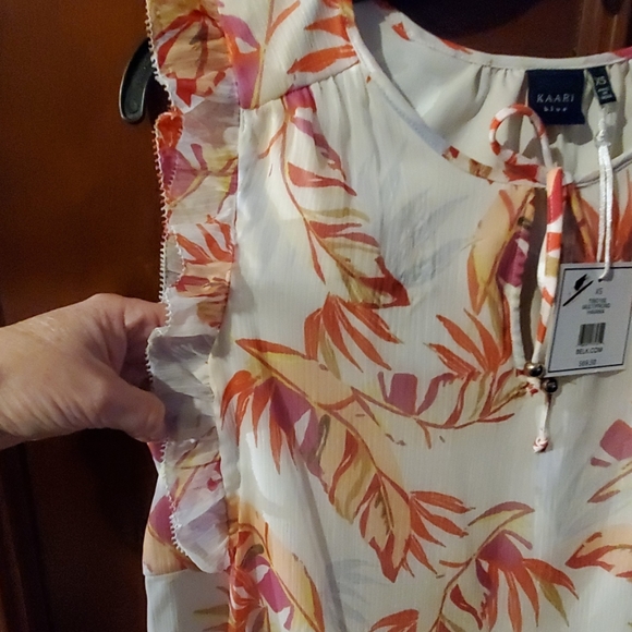 New WT Kaari SOLD TO RESALE SHOP!! - Picture 2 of 8